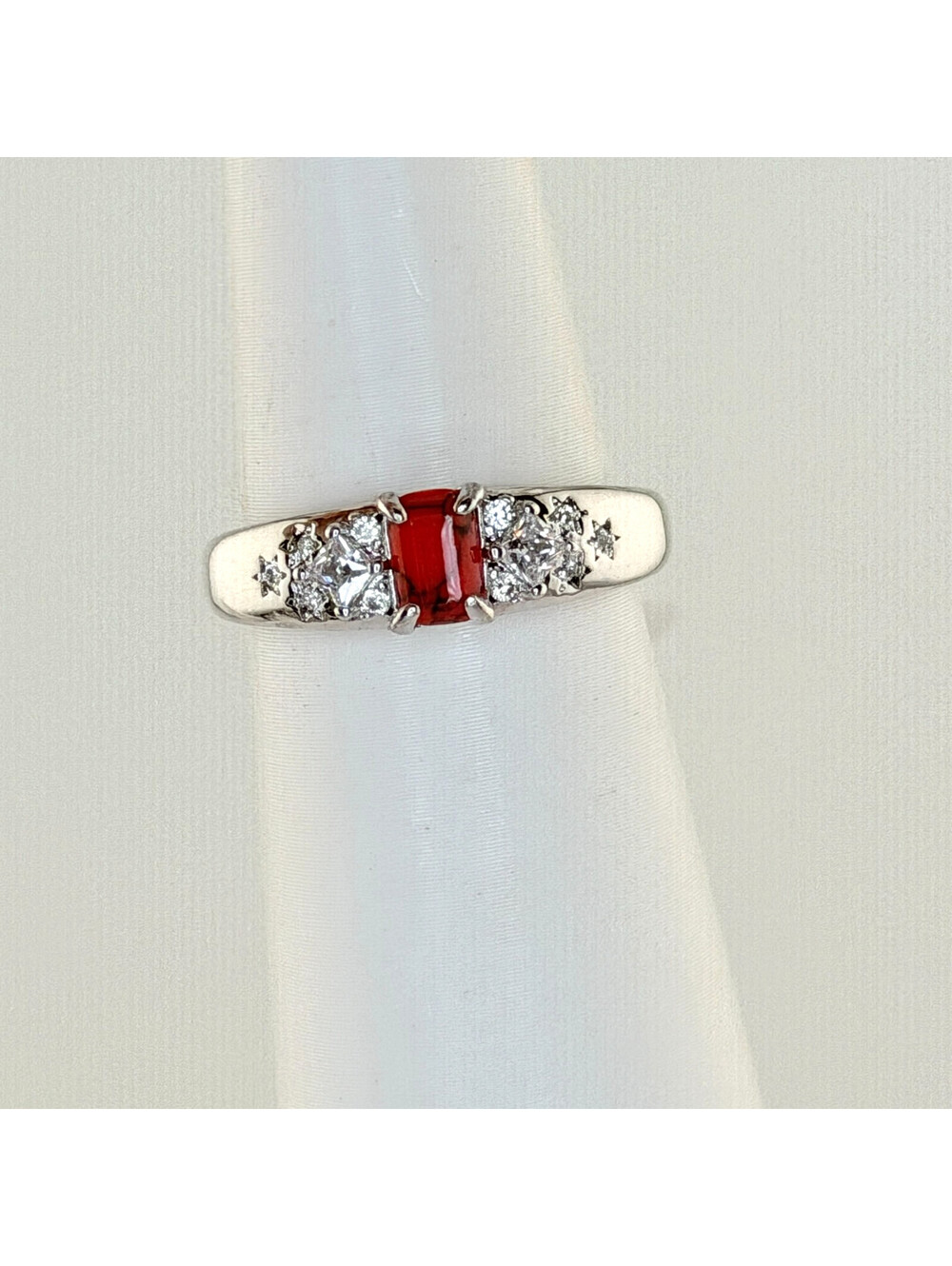 Bomb Party Sz 8 "Three Wishes" Red Coral Magnesite on Rhodium Stars Detail